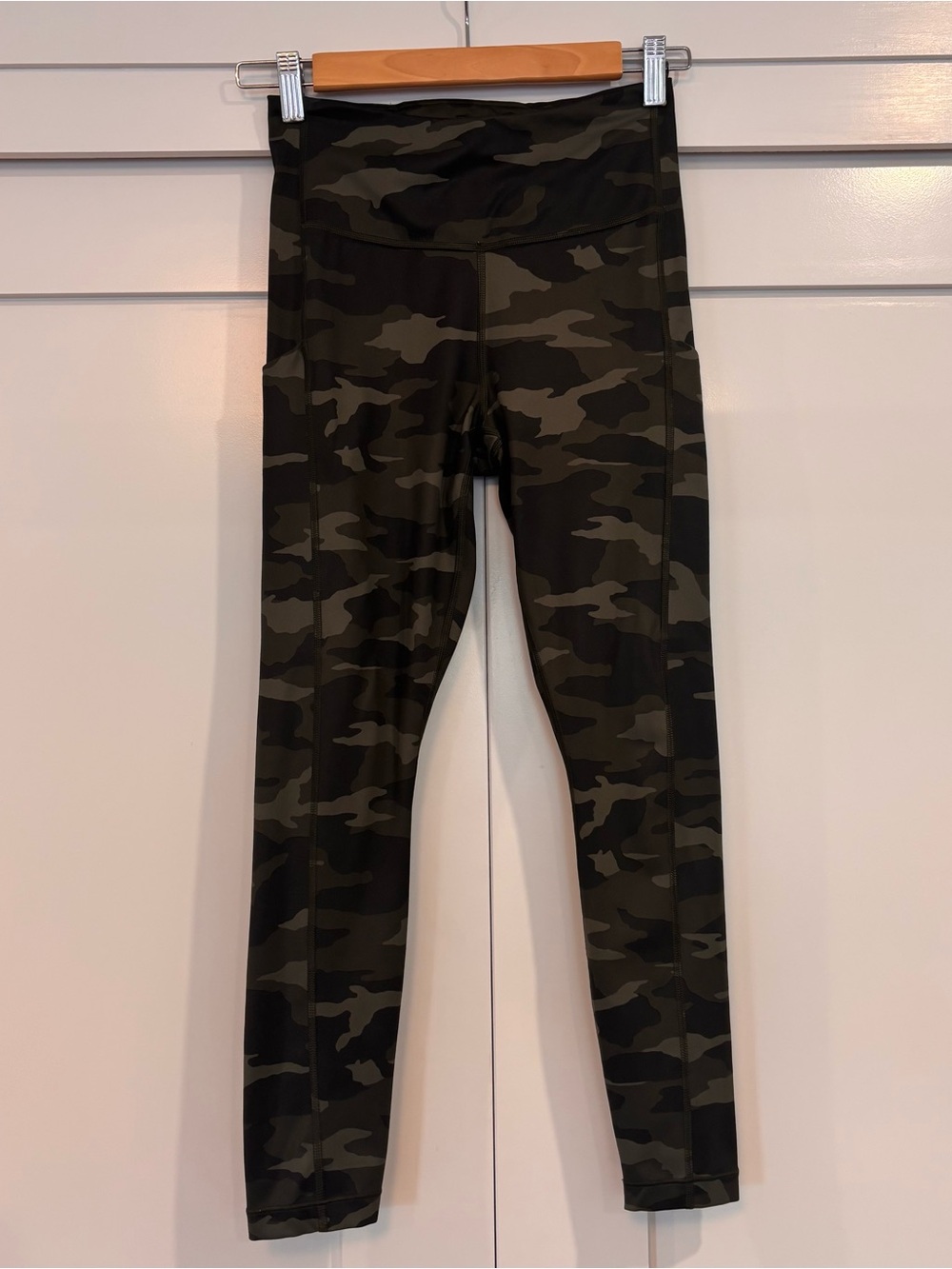 Athleta ultimate camo 7/8 tight XS